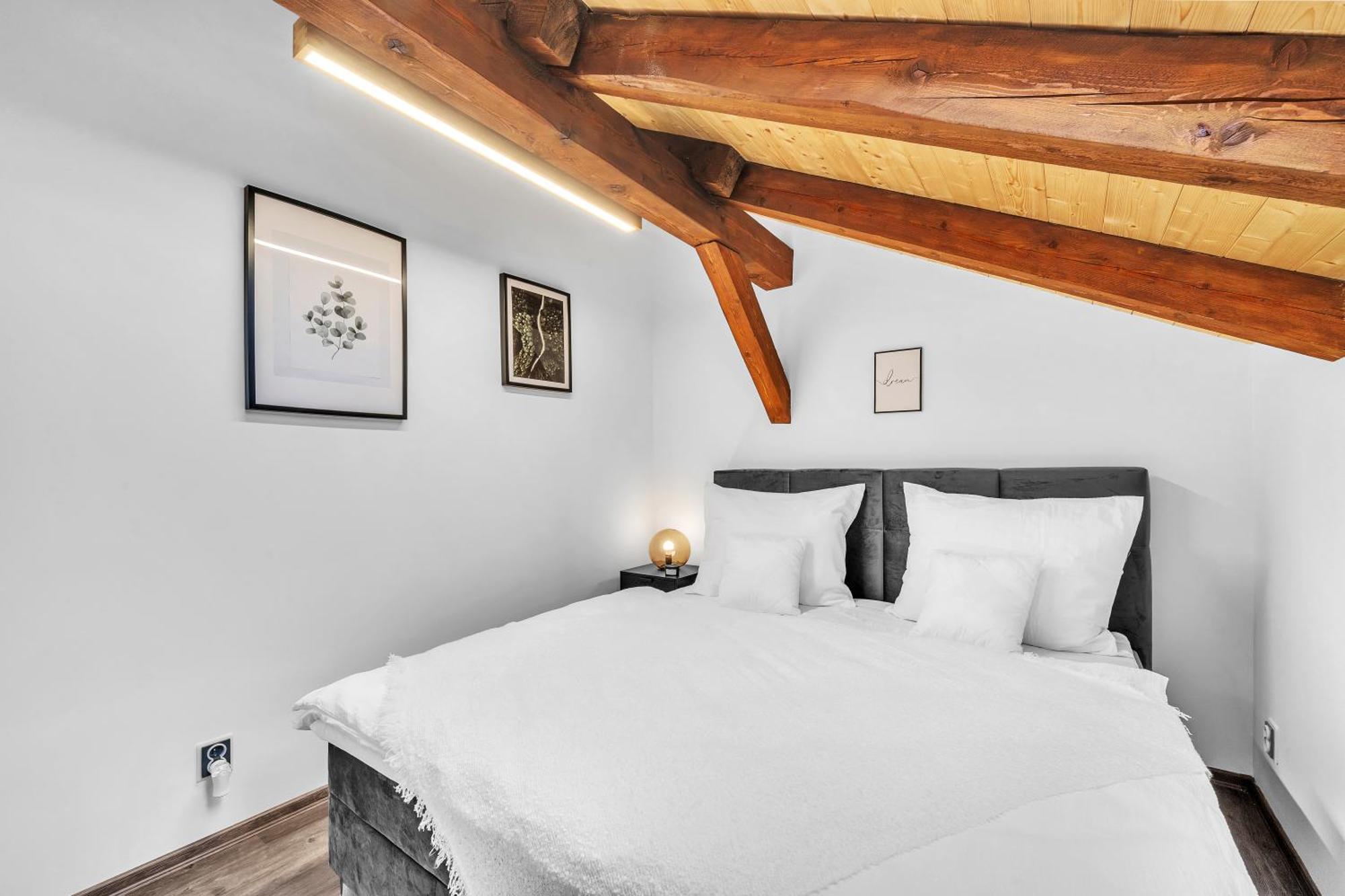 Hotel U Krale Jiriho Stráž pod Ralskem Екстериор снимка